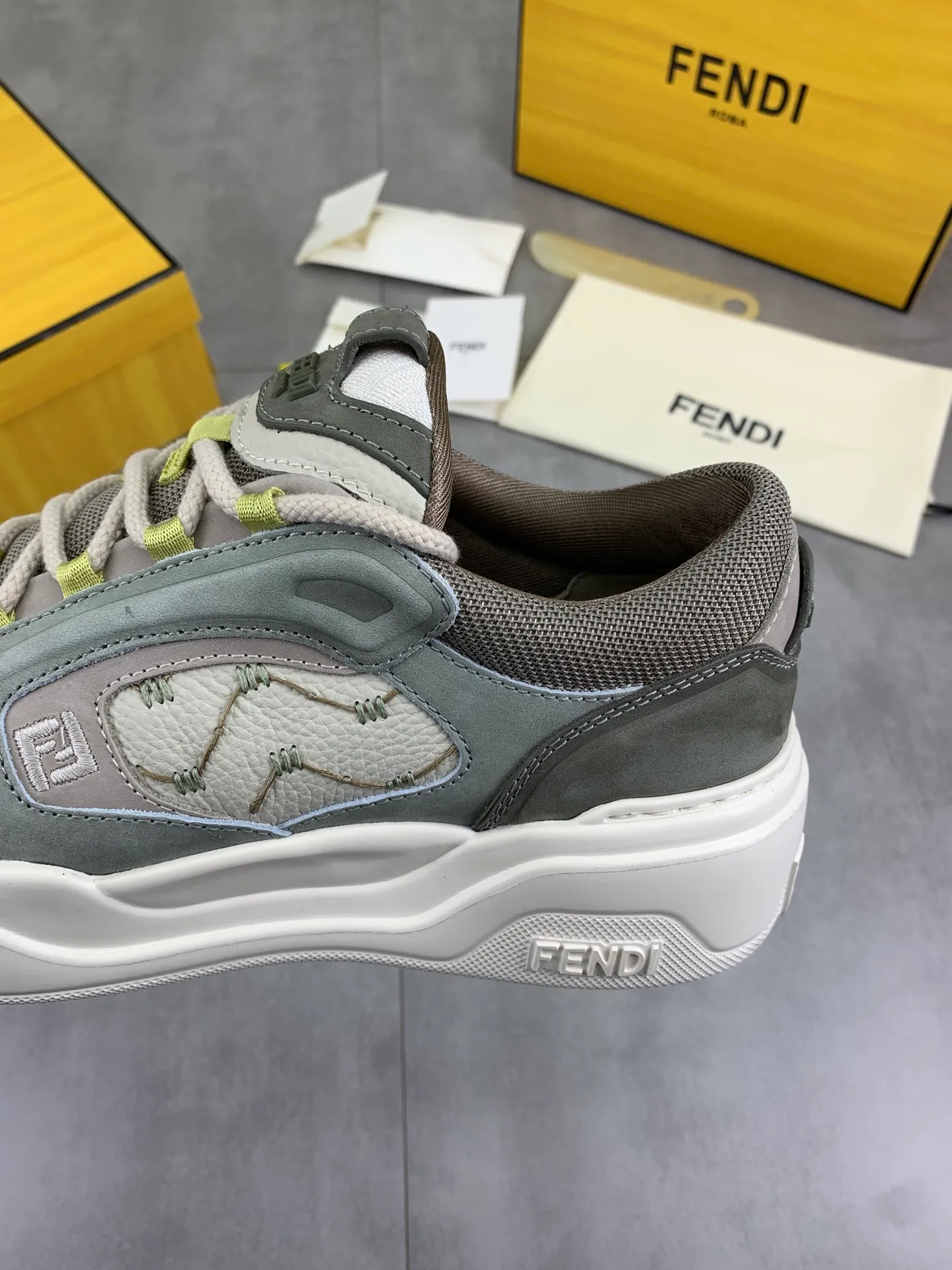 Men's Men's Shoes 💰P800 New Style 💰💎💎💎Summer Hot Style [FENDI Fendi] Top Version 🆕New slip-on sneakers, wavy soles engraved with original words. Embossed Fendi Flow lettering on the heel. The upper is made of high-end calfskin and breathable materials. Original lining with tone-on-tone details decorated with innovative handcrafting techniques. Ultra-light and wear-resistant TPU and IP foam soles, overall lightweight and comfortable. Size:39-44 (38 45 can be customized)